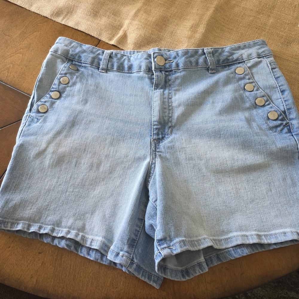 d. jeans Women's Light Blue Jean Shorts with Button Accents
